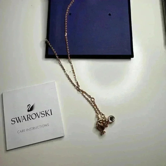 COPY - SWAROVSKI Swan heart necklace! - Picture 4 of 7